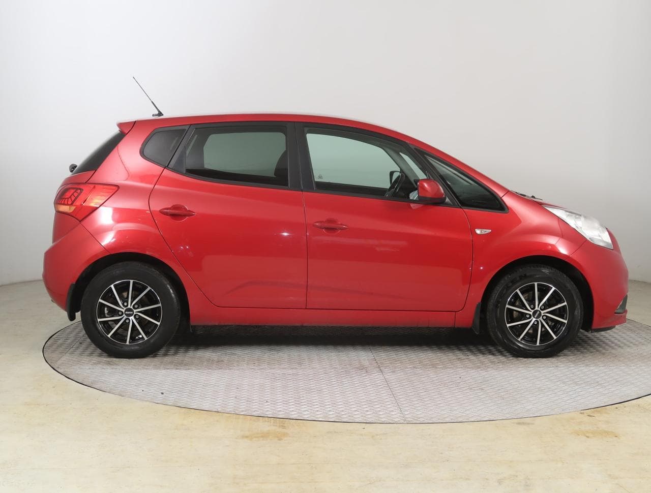 2018 Kia VENGA - 9