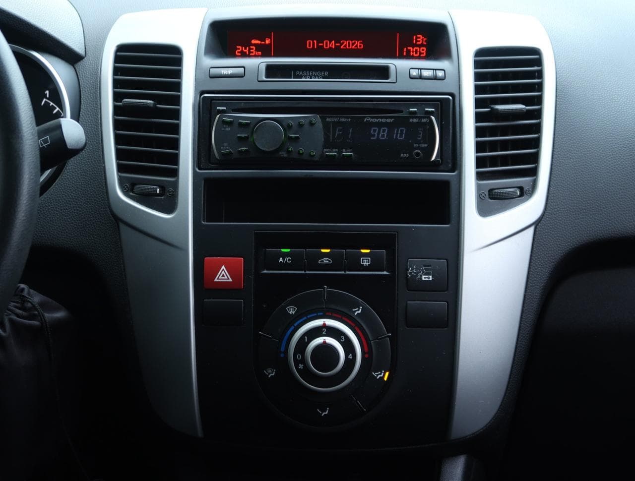 2010 Kia VENGA - 18