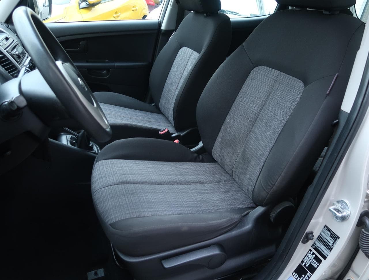 2010 Kia VENGA - 16
