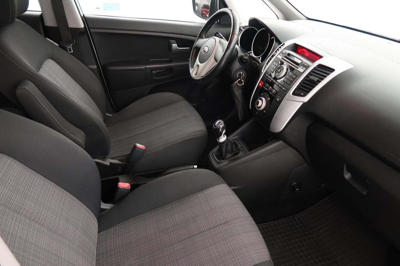 2010 Kia VENGA - 12