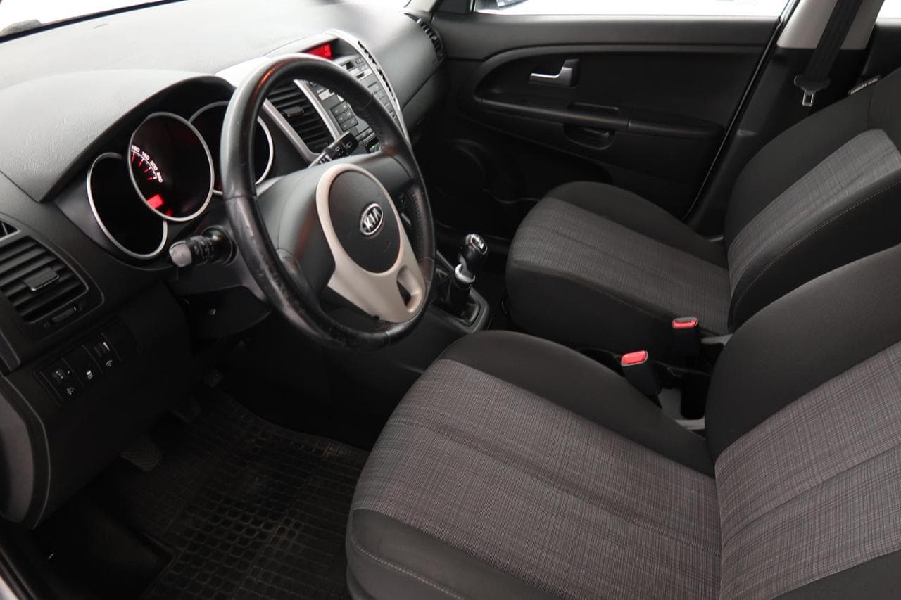 2010 Kia VENGA - 16