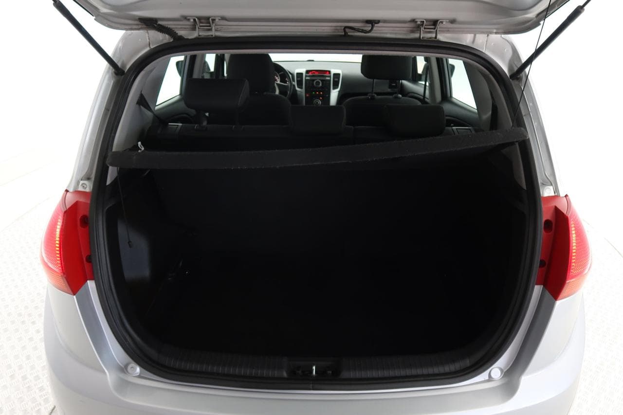 2010 Kia VENGA - 19