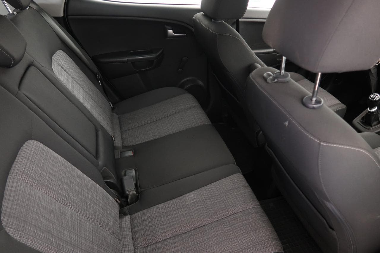 2010 Kia VENGA - 13