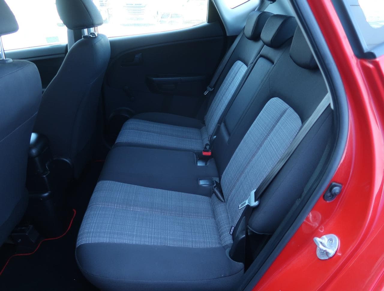 2010 Kia VENGA - 25