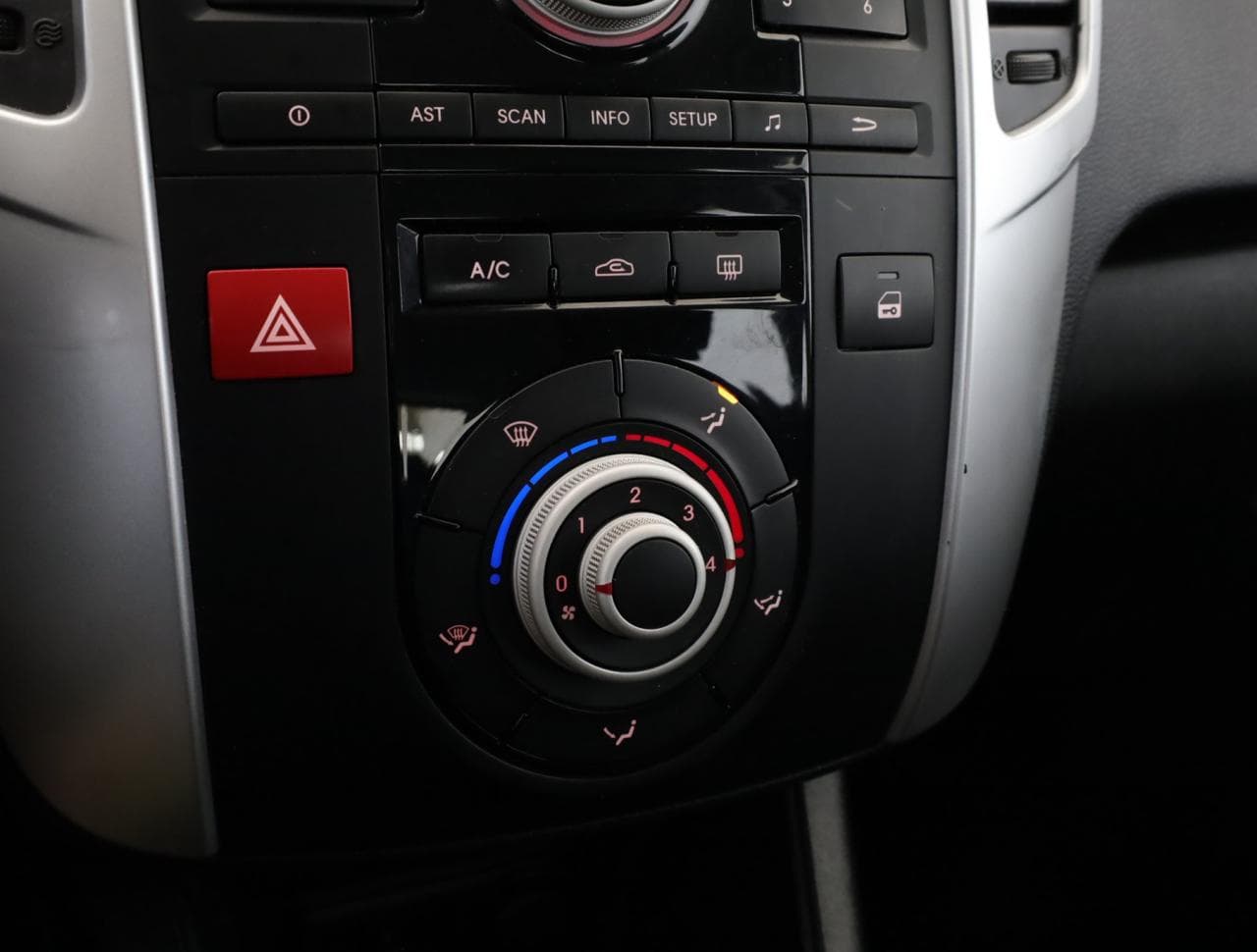 2010 Kia VENGA - 16