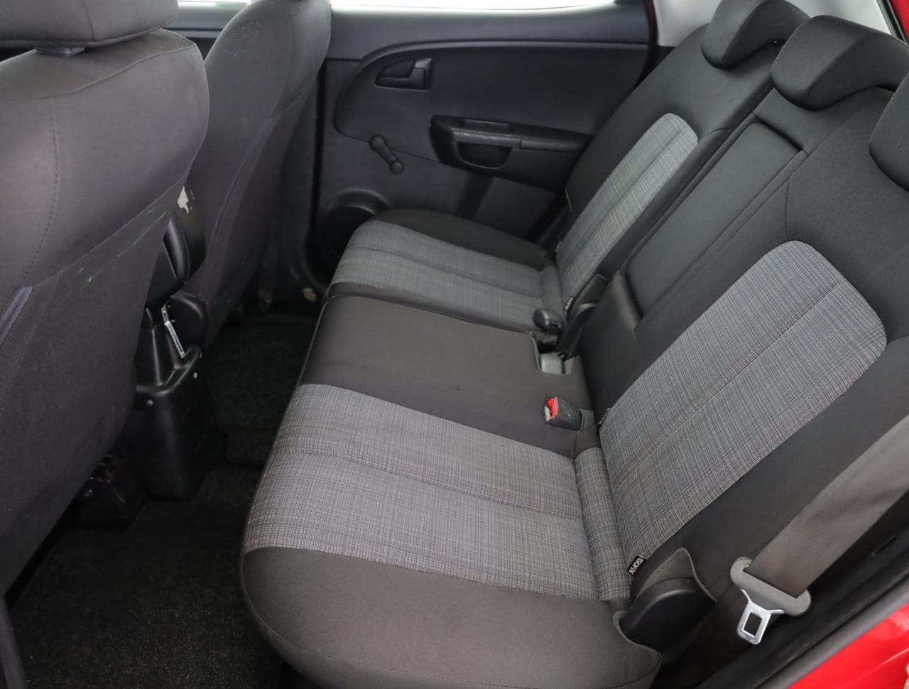 2010 Kia VENGA - 12