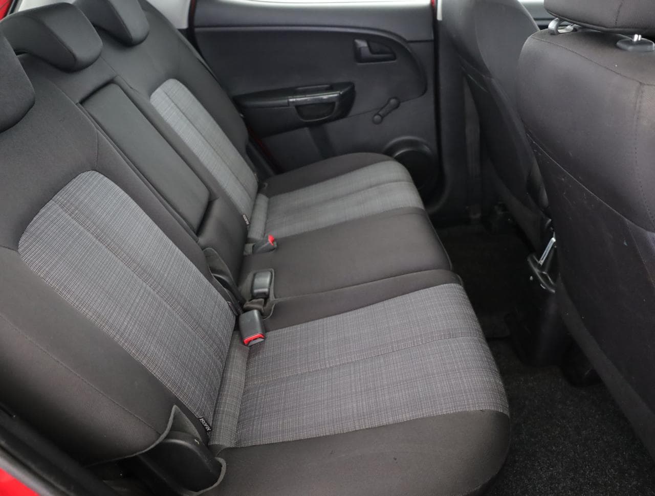 2010 Kia VENGA - 11