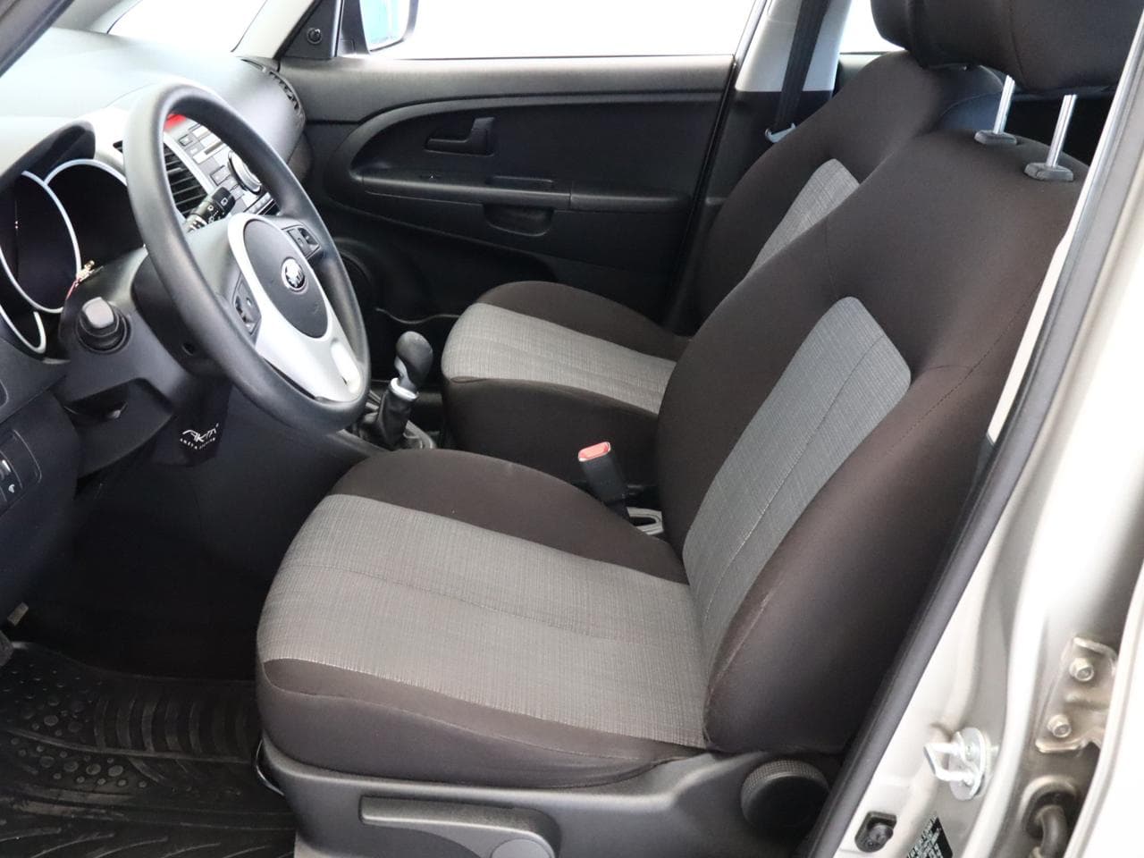 2014 Kia VENGA - 25