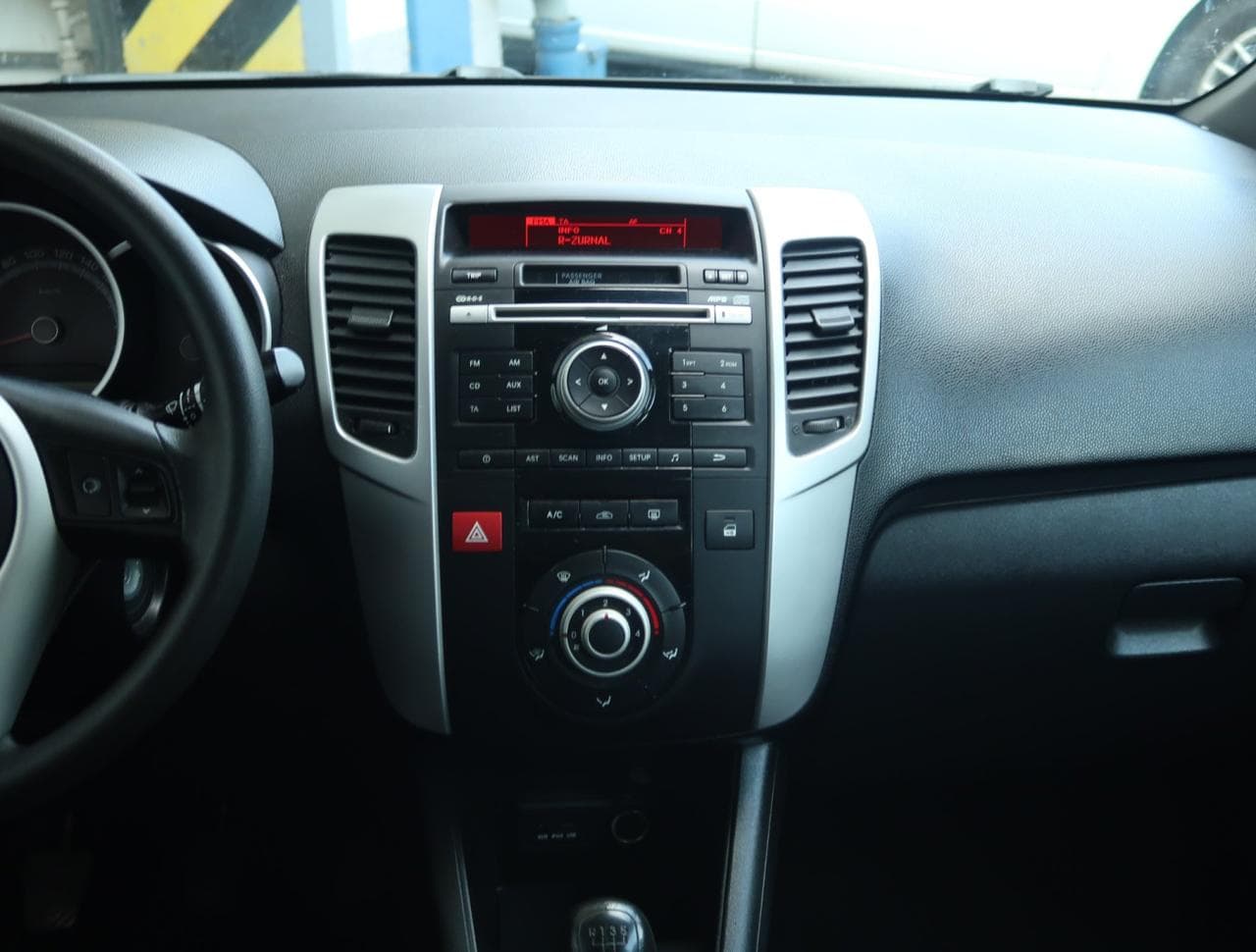 2012 Kia VENGA - 32