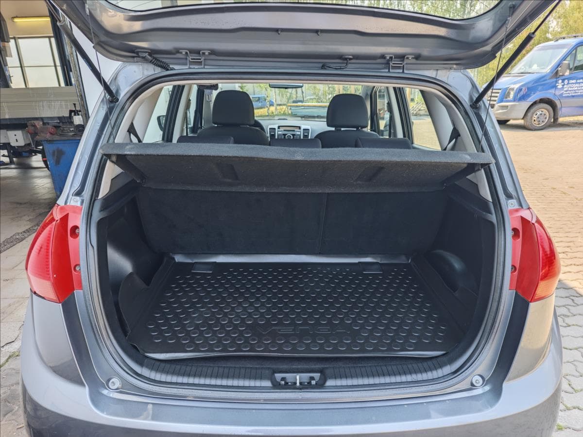 2010 Kia VENGA - 12