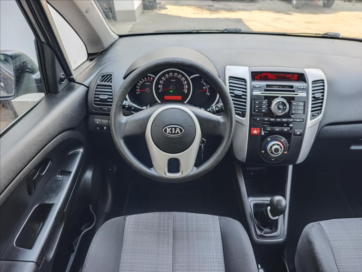 2010 Kia VENGA - 16
