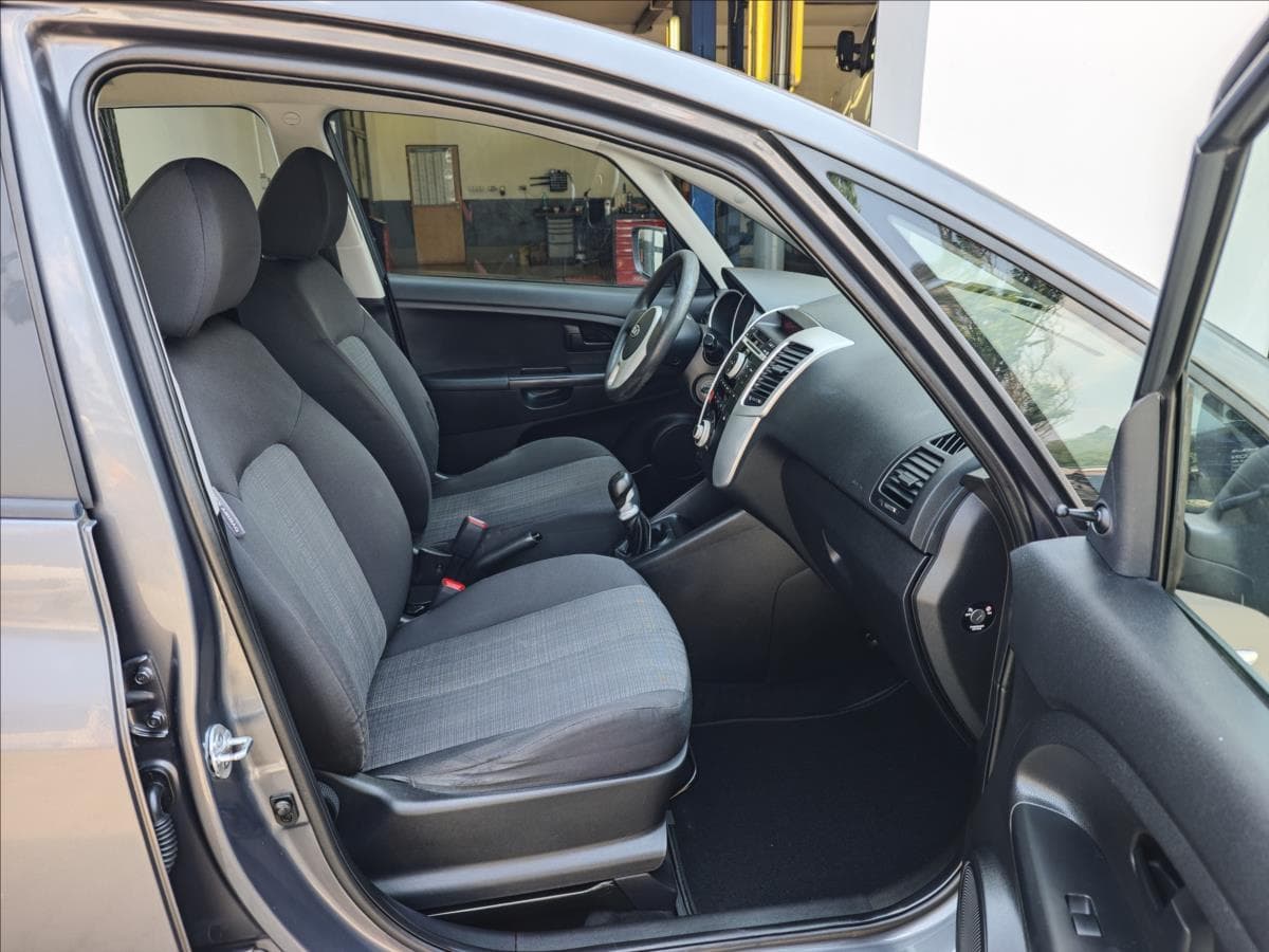 2010 Kia VENGA - 14