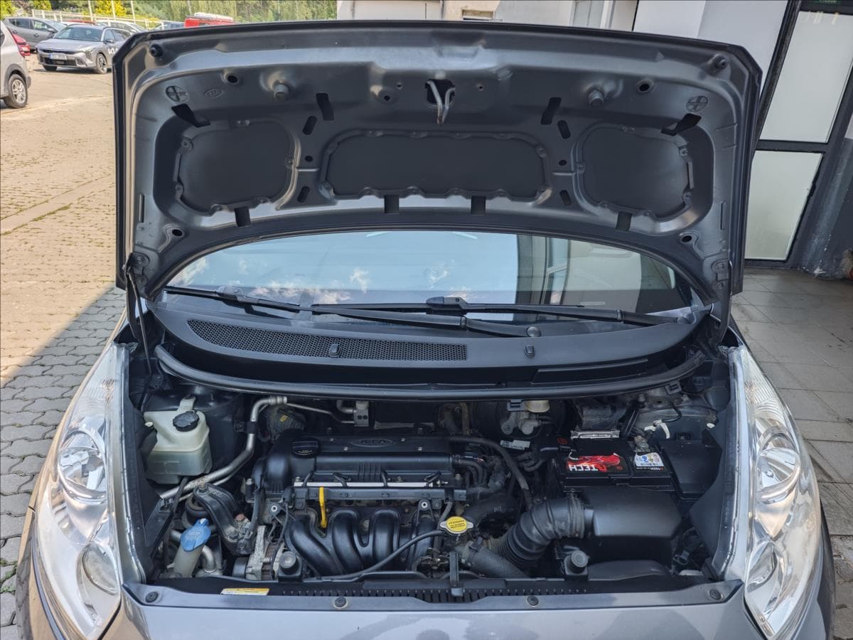 2010 Kia VENGA - 19