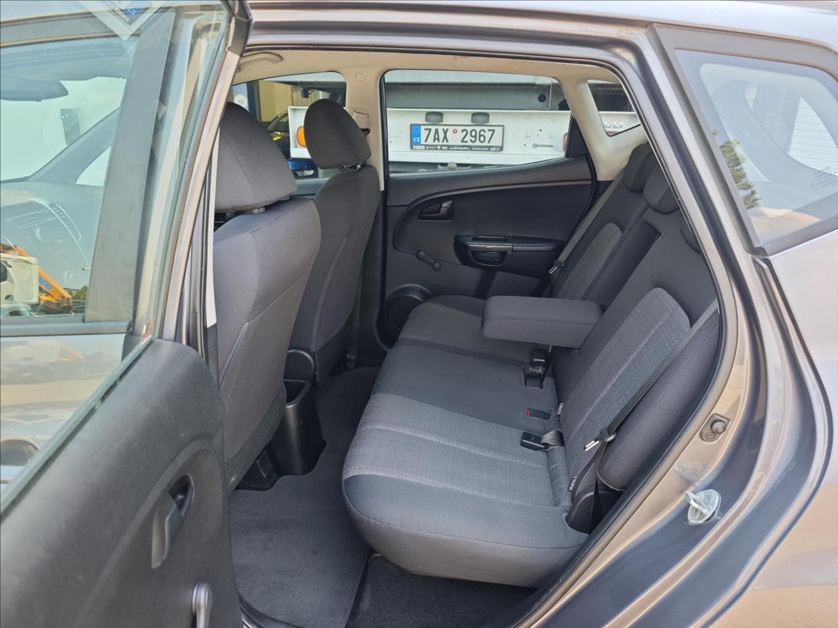 2010 Kia VENGA - 11