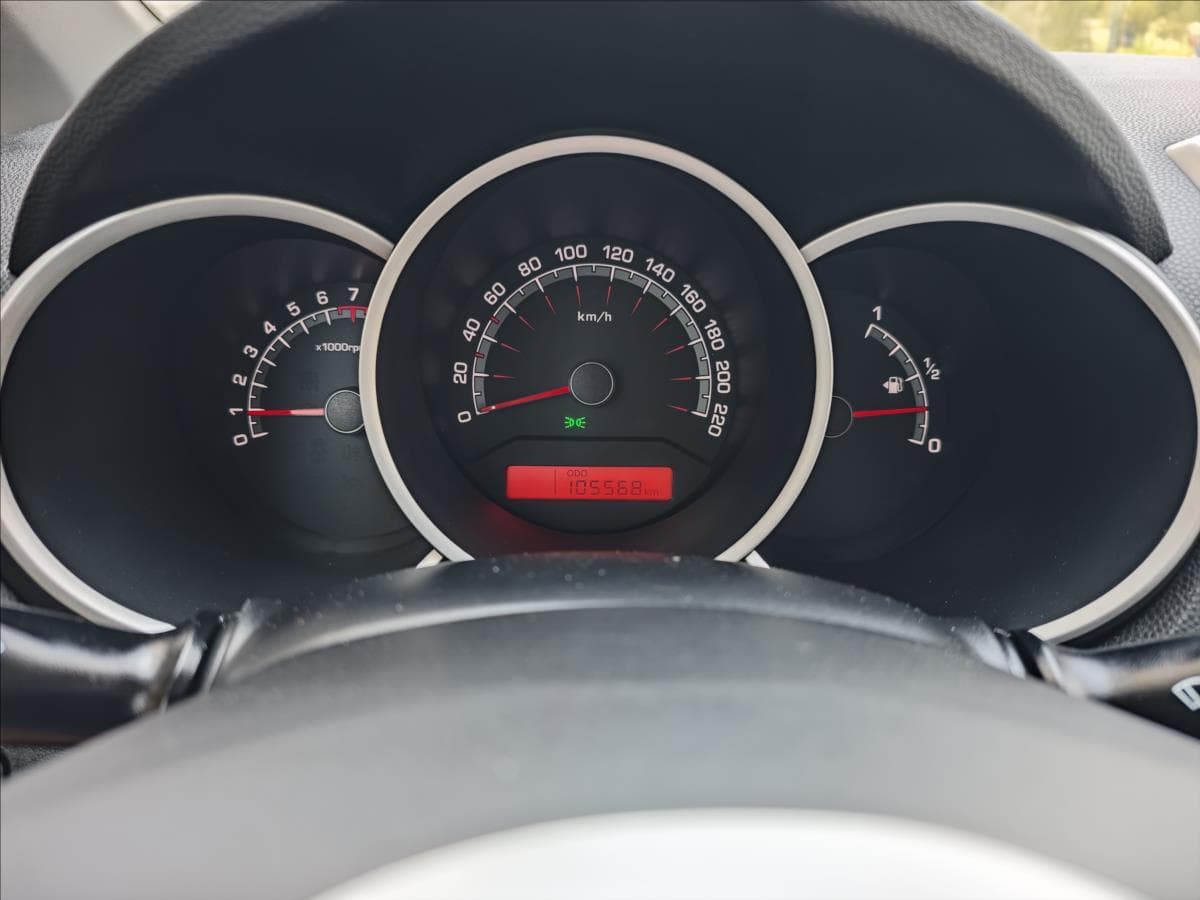 2010 Kia VENGA - 18