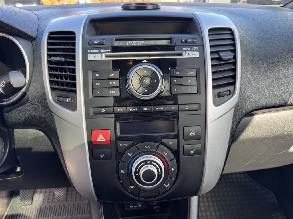 2011 Kia VENGA - 18