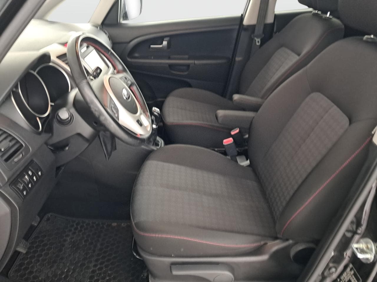 2019 Kia VENGA - 16