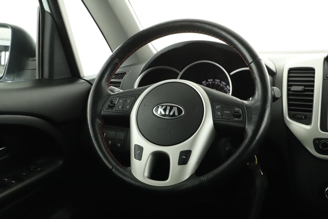 2018 Kia VENGA - 18