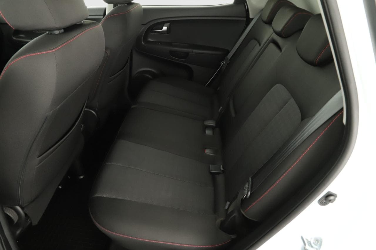 2018 Kia VENGA - 12