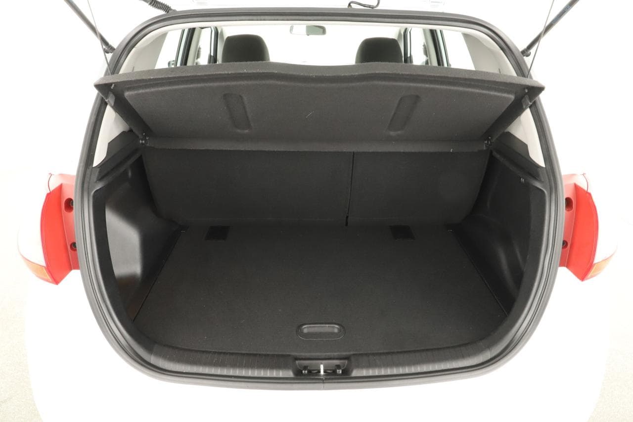 2018 Kia VENGA - 16