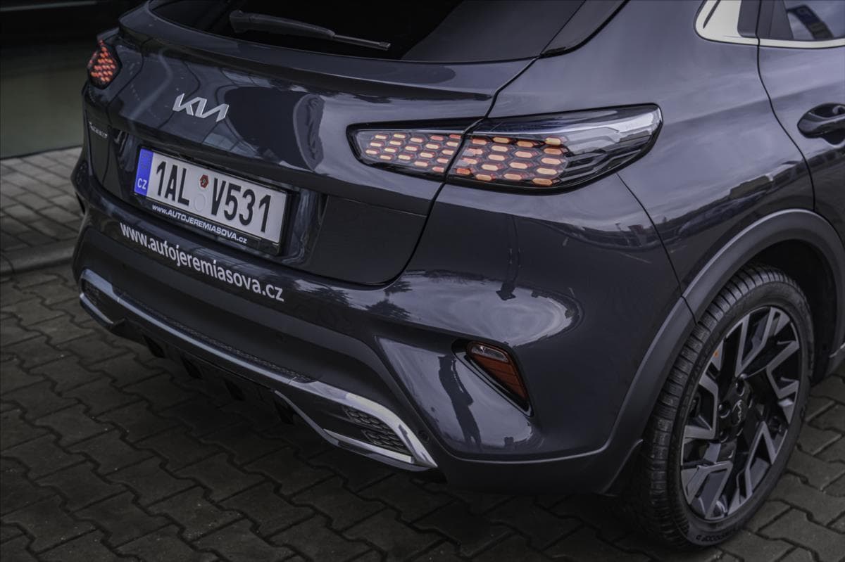 2025 Kia XCEED - 14