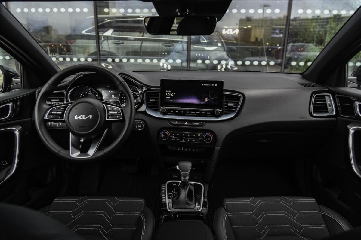 2025 Kia XCEED - 15