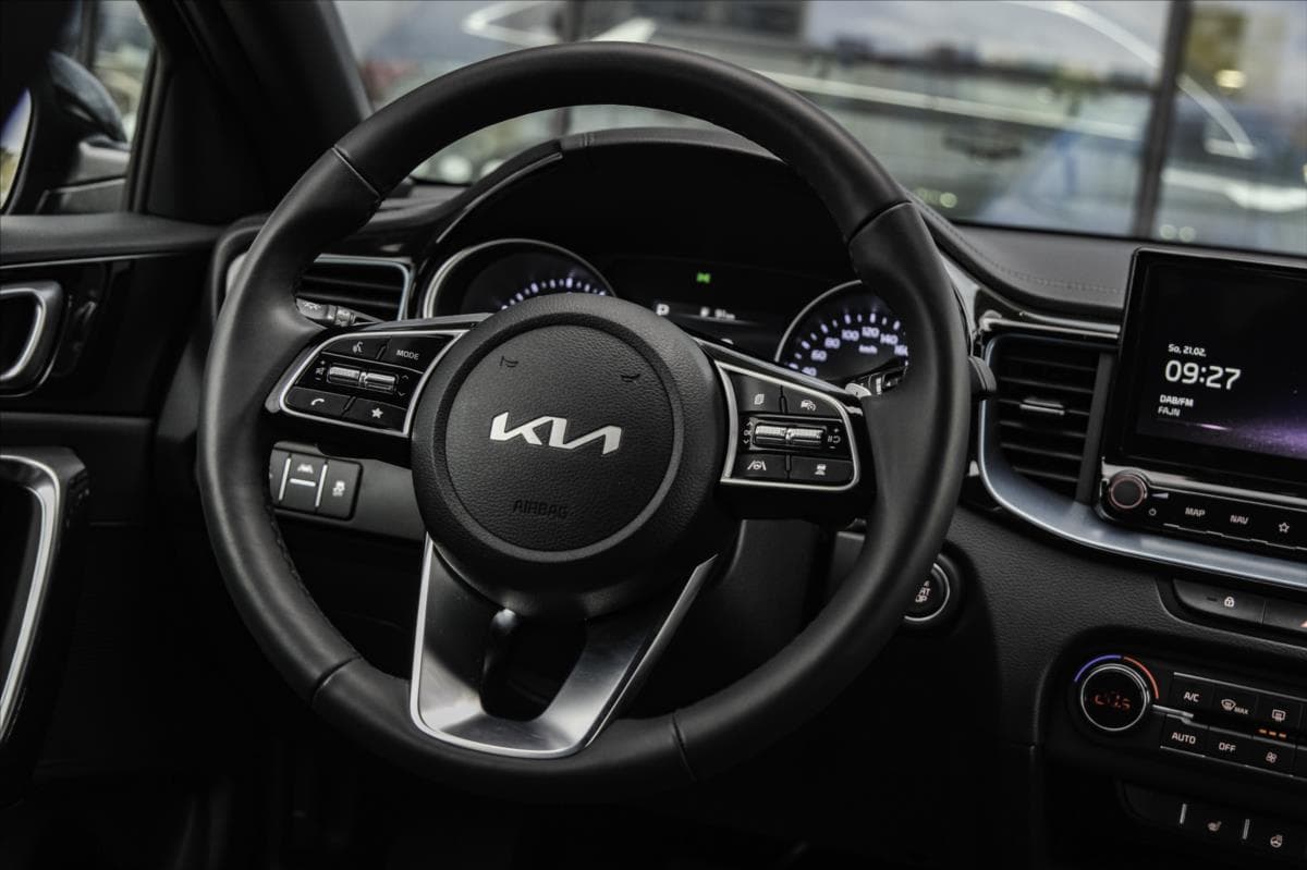 2025 Kia XCEED - 16
