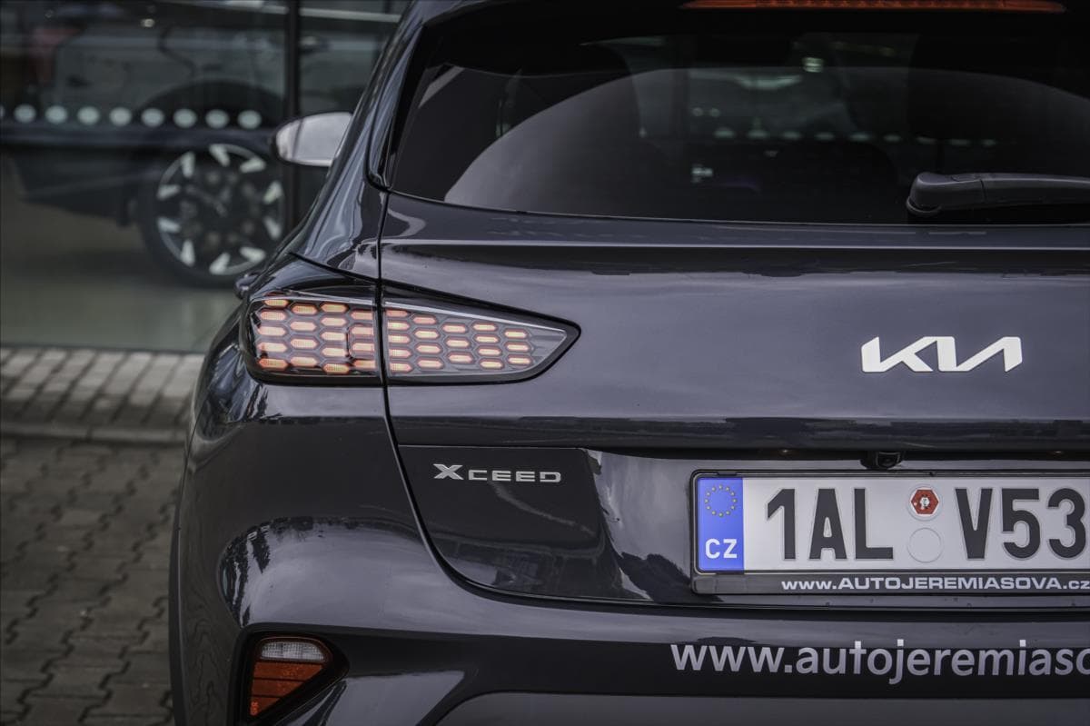 2025 Kia XCEED - 8