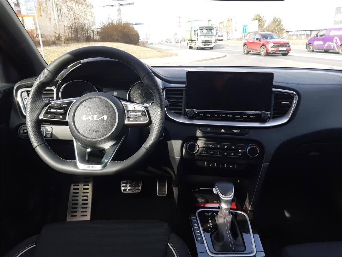 2025 Kia XCEED - 10
