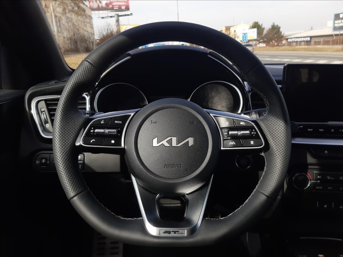 2025 Kia XCEED - 14