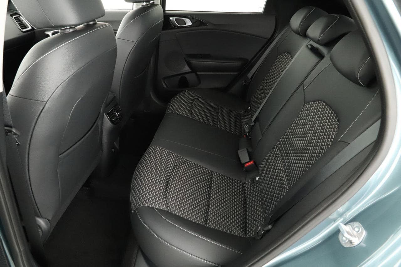2025 Kia XCEED - 12