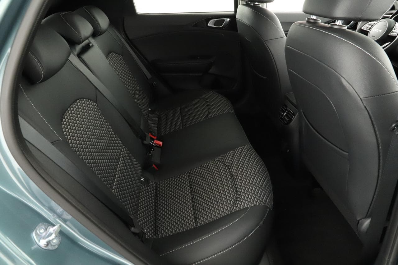 2025 Kia XCEED - 11