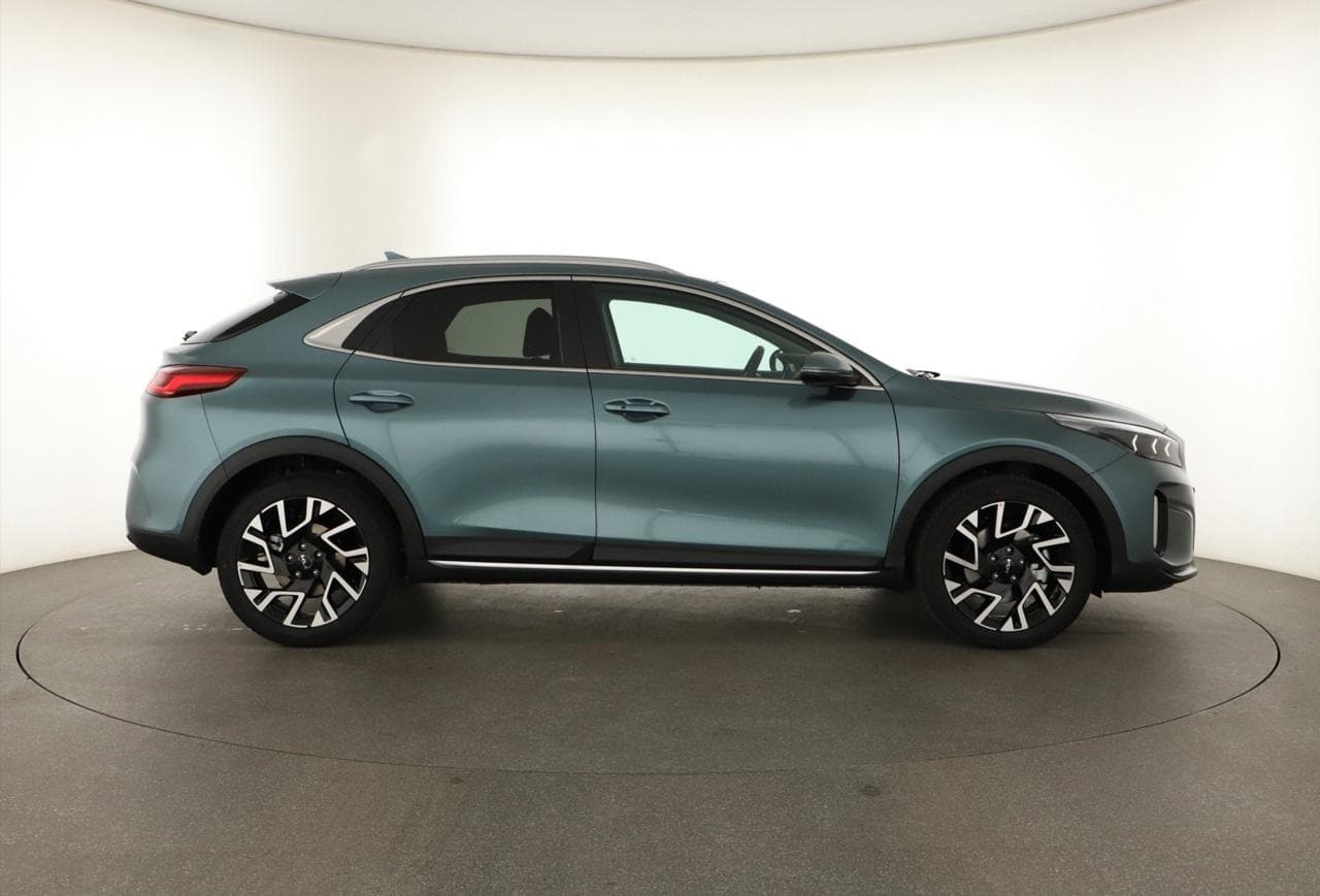 2025 Kia XCEED - 8