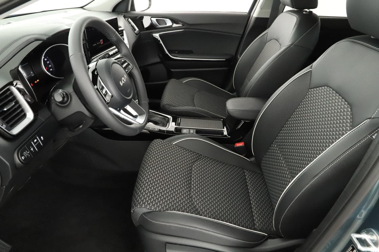 2025 Kia XCEED - 13