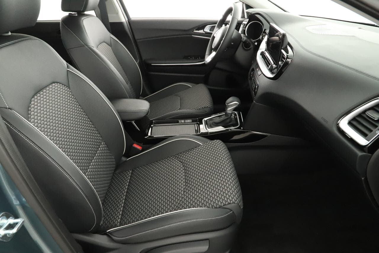 2025 Kia XCEED - 10