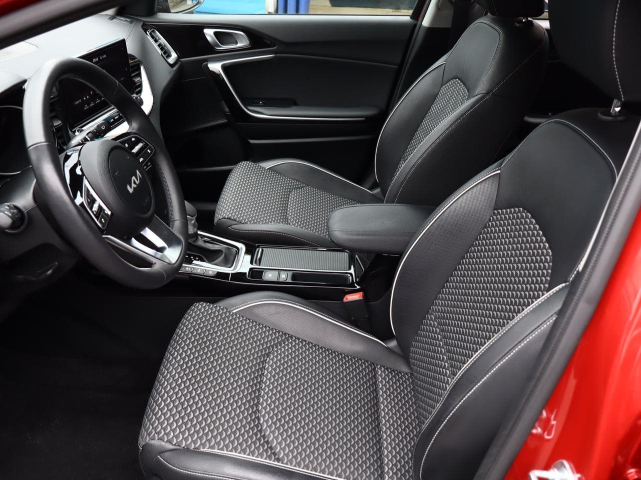 2025 Kia XCEED - 27