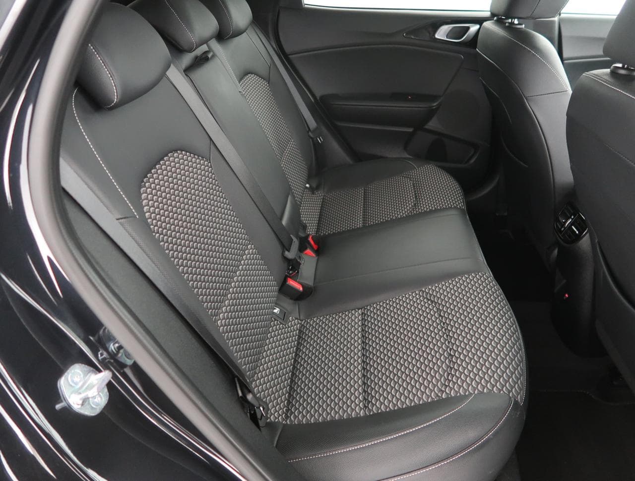 2025 Kia XCEED - 13