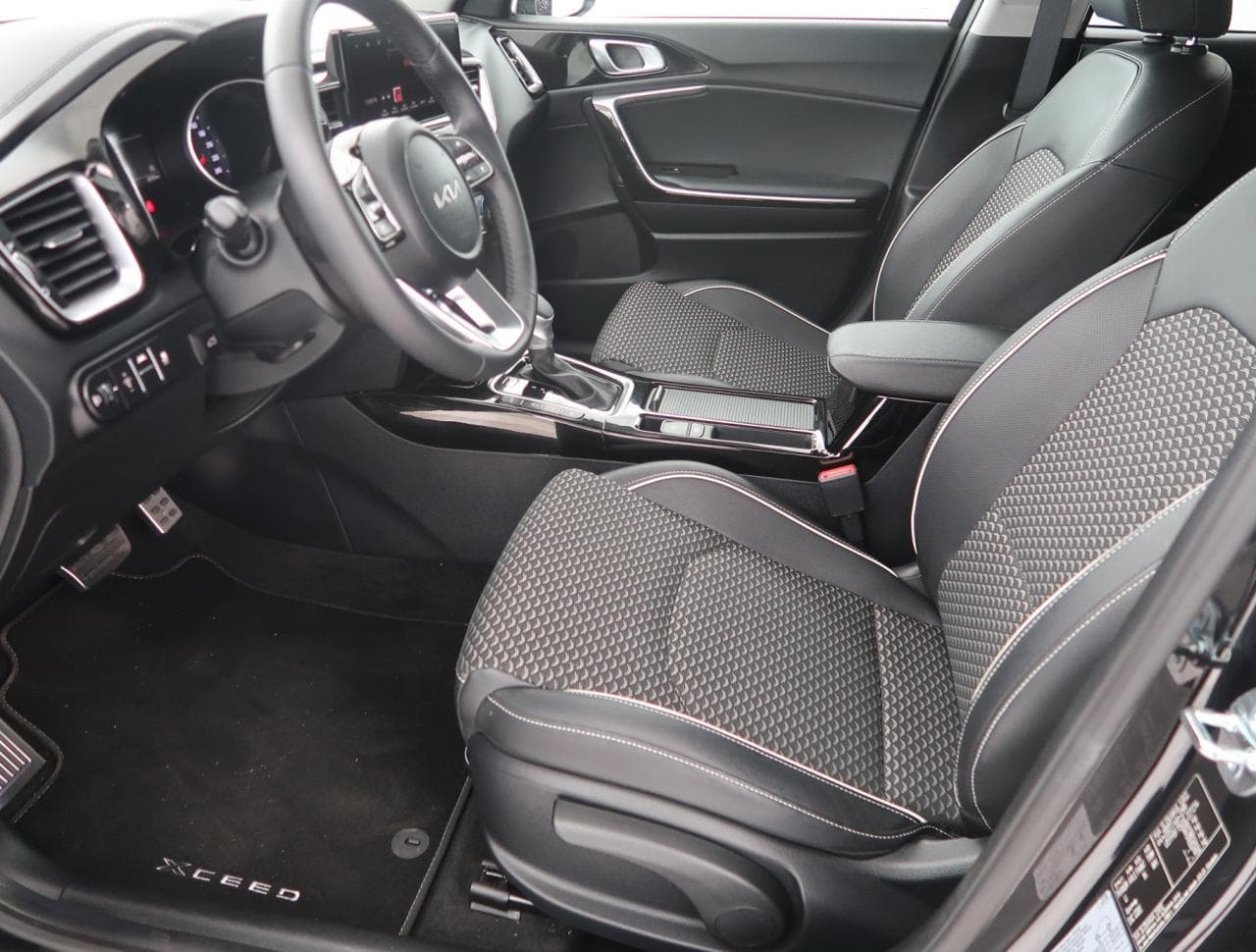 2025 Kia XCEED - 16