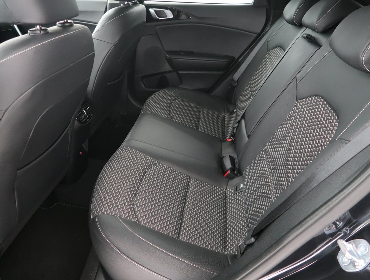 2025 Kia XCEED - 15