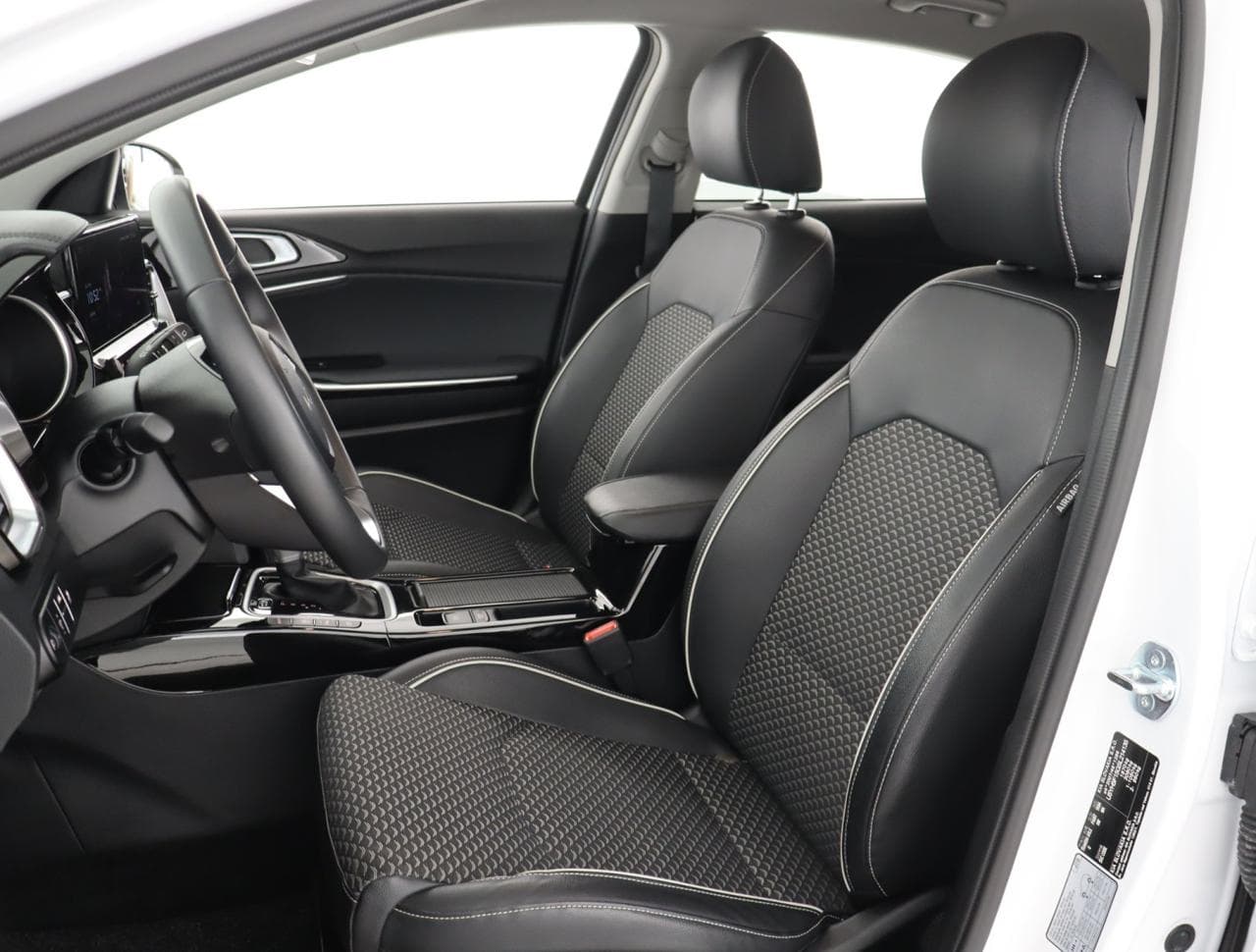2025 Kia XCEED - 24