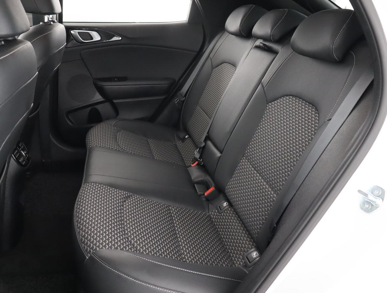 2025 Kia XCEED - 23