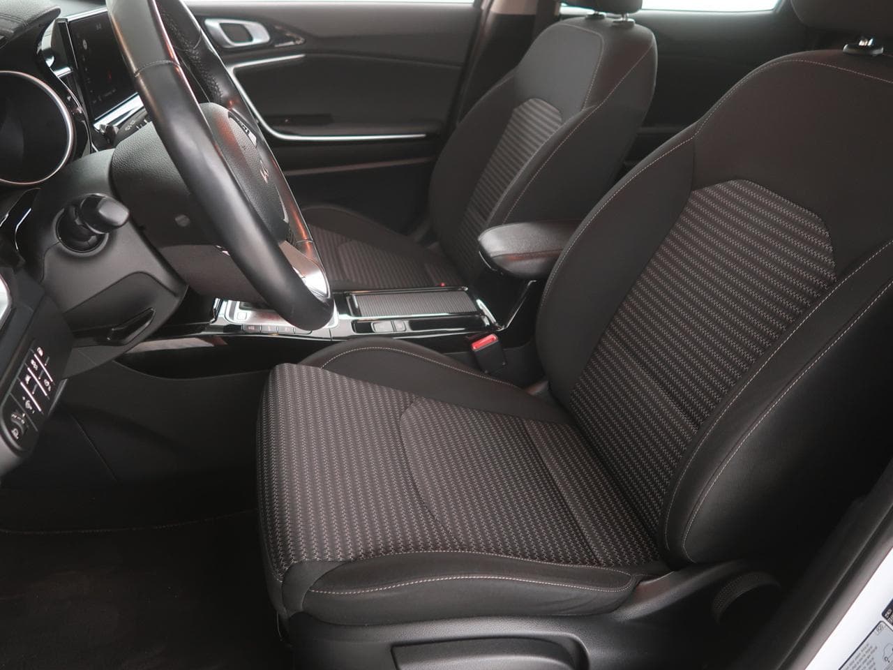 2022 Kia XCEED - 16