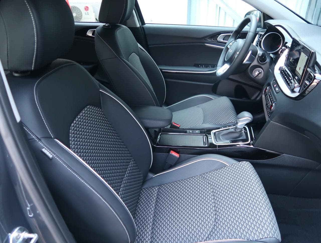 2026 Kia XCEED - 12