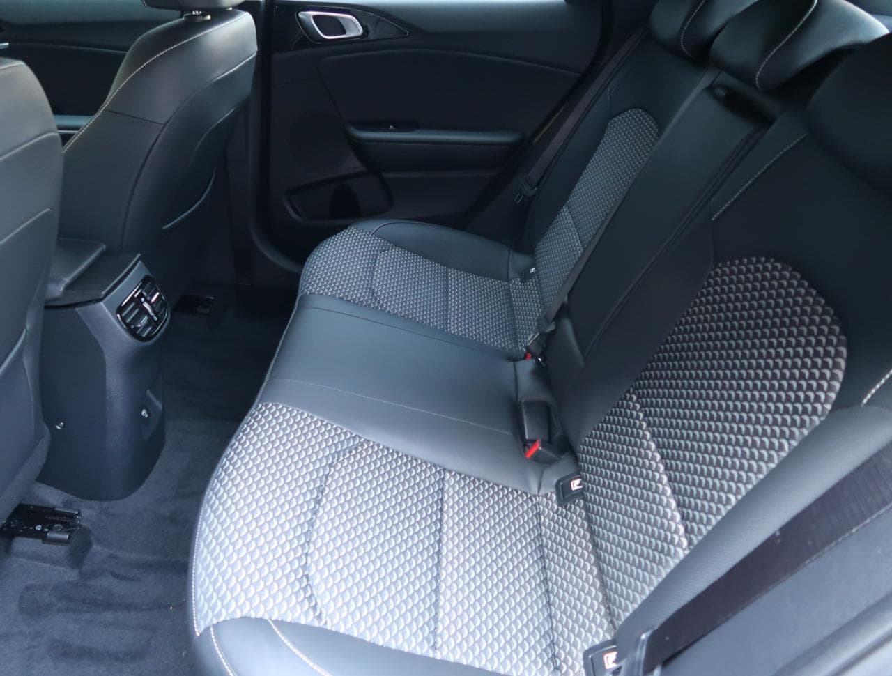 2026 Kia XCEED - 16