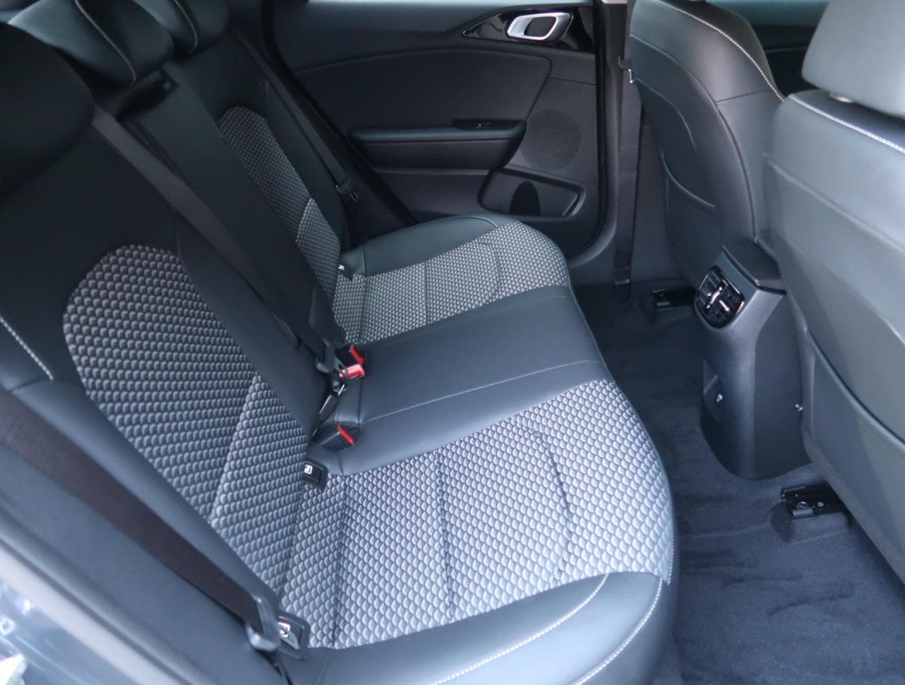 2026 Kia XCEED - 13
