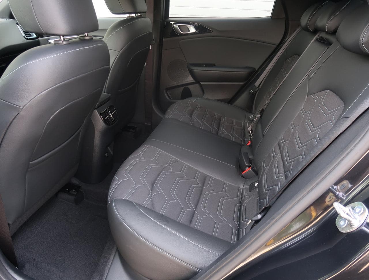 2026 Kia XCEED - 35