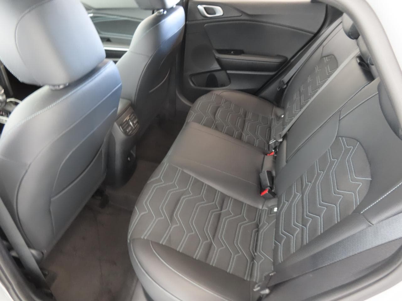 2026 Kia XCEED - 11