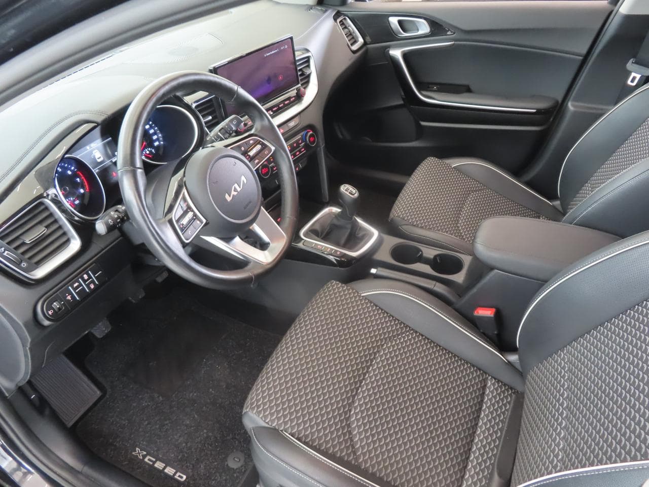 2024 Kia XCEED - 24