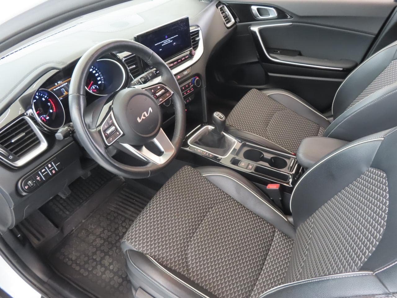 2023 Kia XCEED - 16