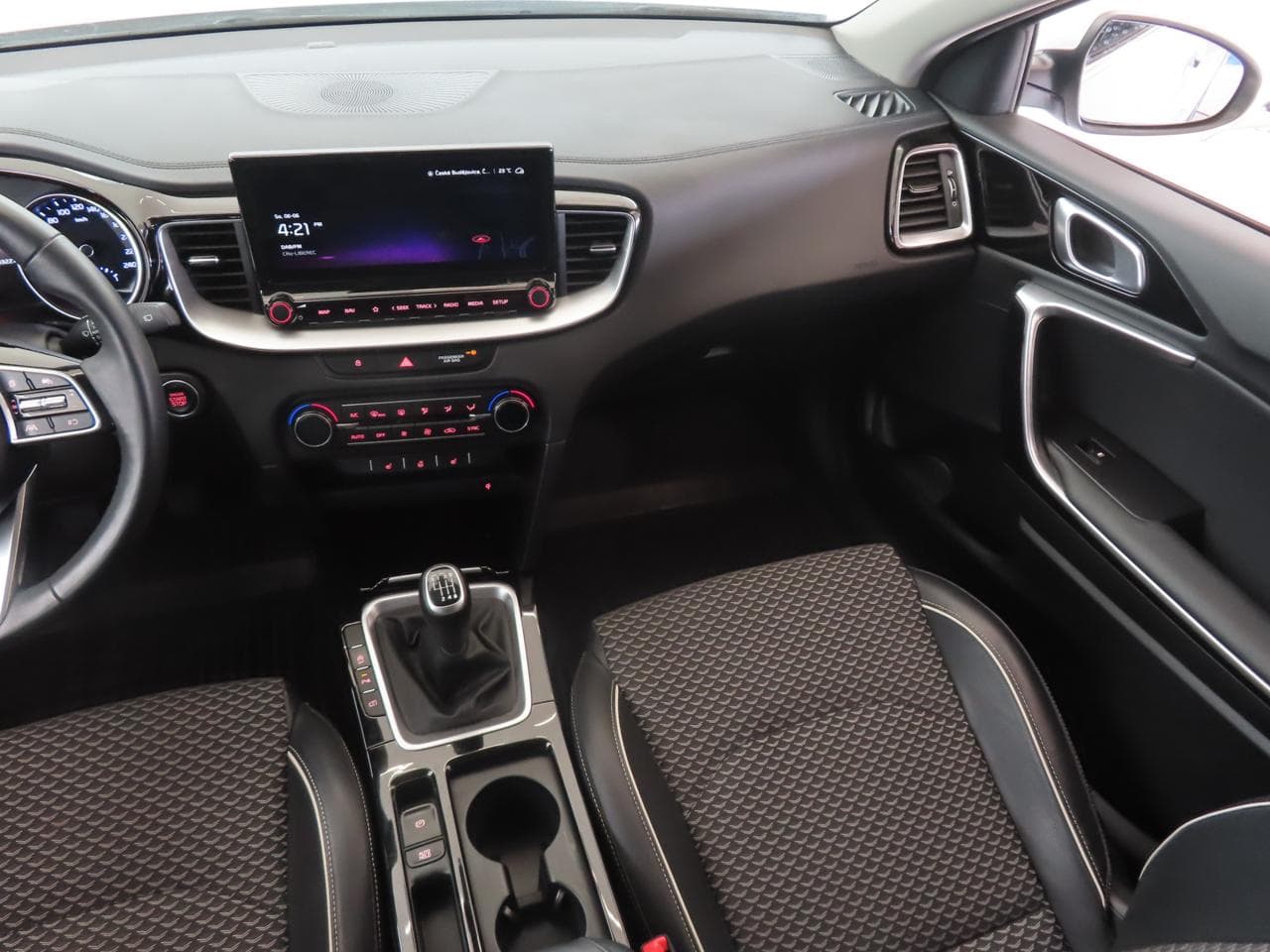 2023 Kia XCEED - 11